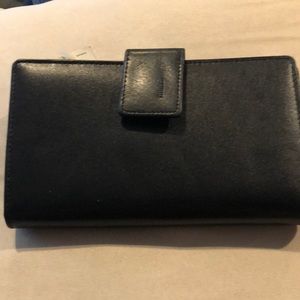 Mundi genuine leather tan zip around clutch black